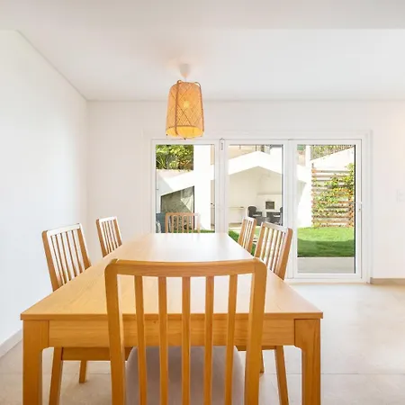 Semesterbostad Guestready - Modernity Refine Near Airport *